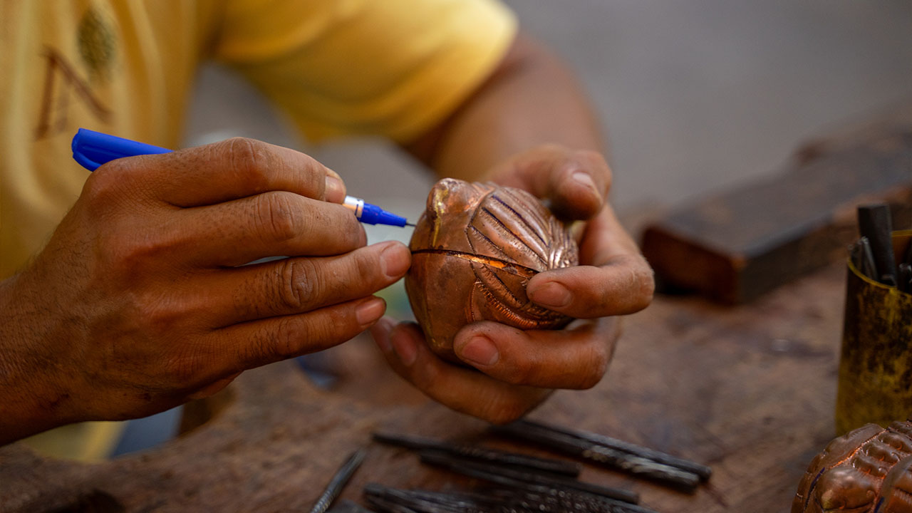 Artisans crafting at Artisans Angkor